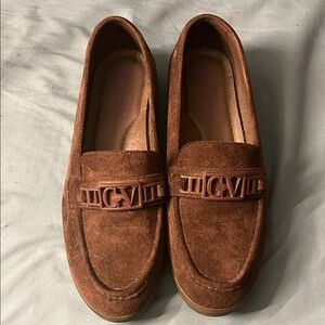 Gloria Vanderbilt Size 10 Brown Suede Loafers with Logo Detail